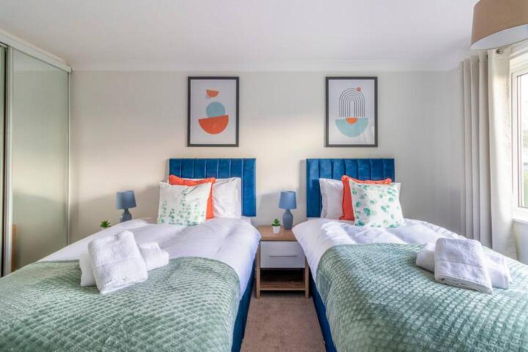 Trendy Sea View 2 Bedroom Sleeps 6 - Free Parking Bournemouth Exterior photo