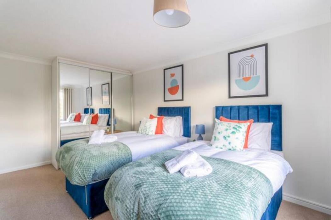 Trendy Sea View 2 Bedroom Sleeps 6 - Free Parking Bournemouth Exterior photo